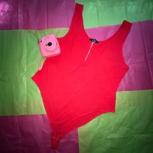 🧜🏽‍♀️🧜🏽‍♀️ Red body suit